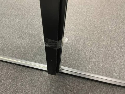 celofan-en-el-marco-de-la-puerta